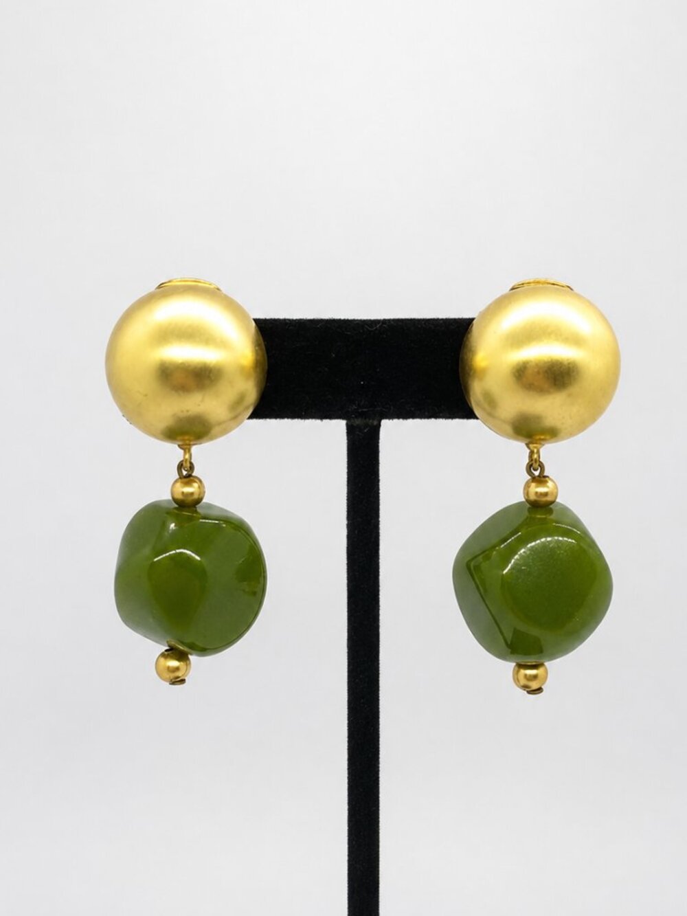 VINTAGE LUCITE EARRINGS Green Dangle Brushed Gold Tone Clip On Mod Statement
